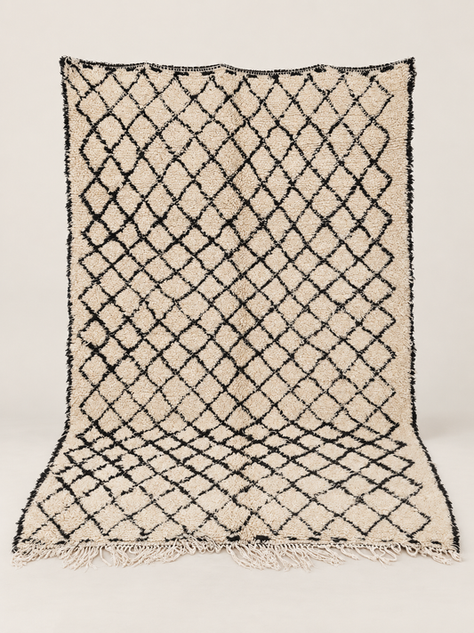 Maglia - hand-knotted wool rug on a light beige background