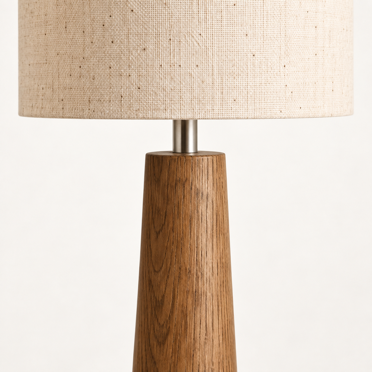 Fusto - taps toelopende houten vloerlamp - detail