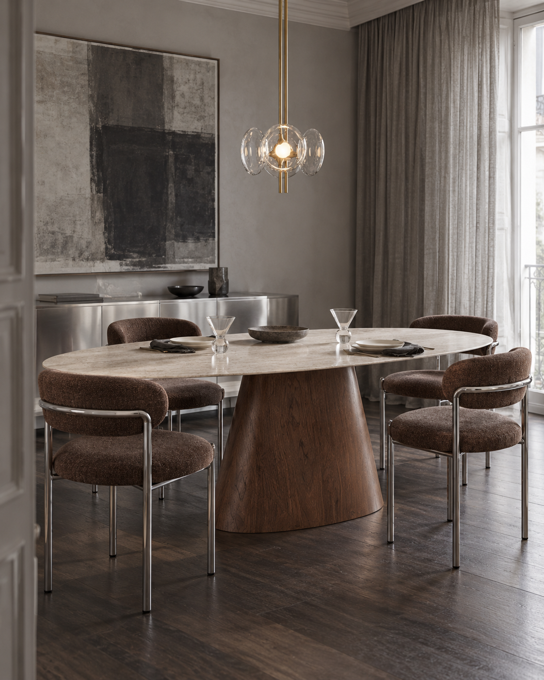 [sfeerbeeld] Eetkamer in Contemporary Grey met TAVIRA, AREL stoelen in Espresso en SORSEO glazen