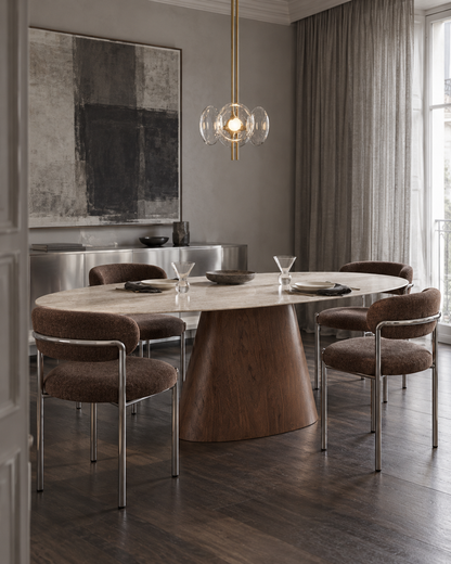 [sfeerbeeld] Eetkamer in Contemporary Grey met TAVIRA, AREL stoelen in Espresso en SORSEO glazen